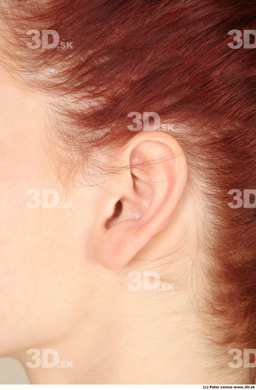 Ear Woman White Slim