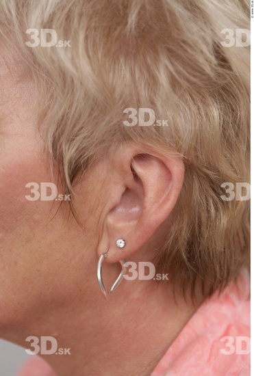 Ear Woman White Casual Average