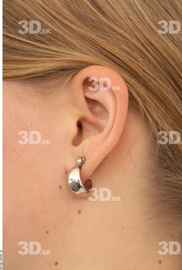 Ear Woman White Average