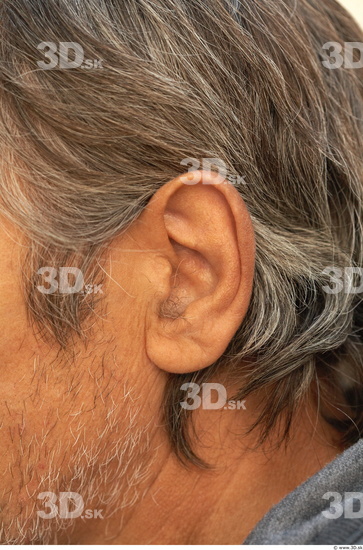 Ear Man White Average