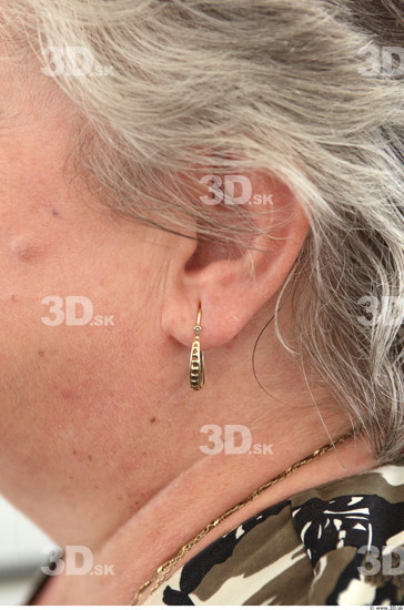 Ear Woman White Jewel Overweight