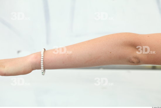 Forearm Woman White Average