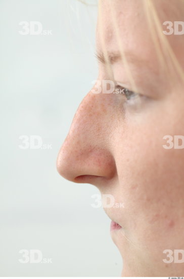 Nose Woman White Average