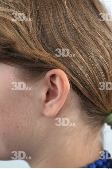 Ear Woman White Average