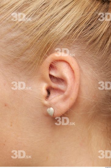 Ear Woman White Slim