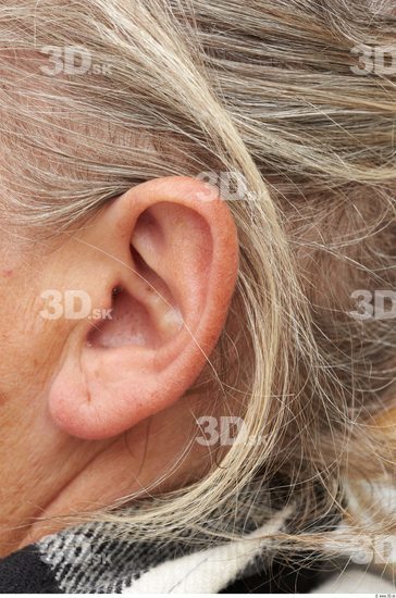 Ear Woman White Average