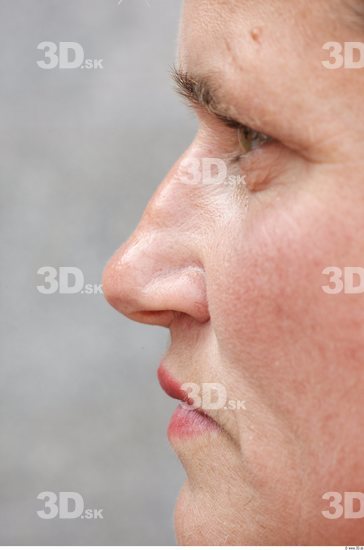 Nose Woman White Average