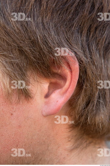 Ear Man White Average