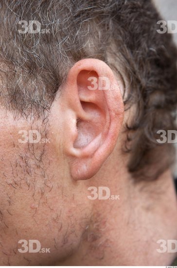 Ear Man White Average