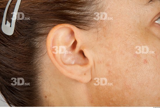 Ear Woman White Average