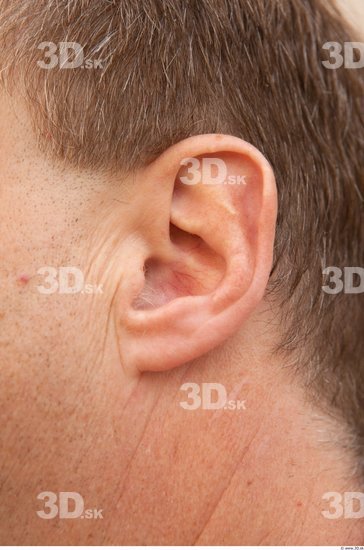 Ear Man White Average