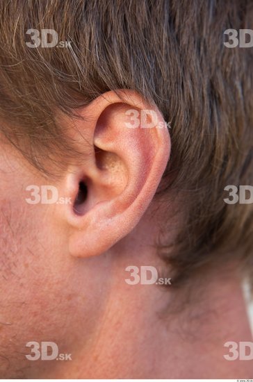 Ear Man White Average