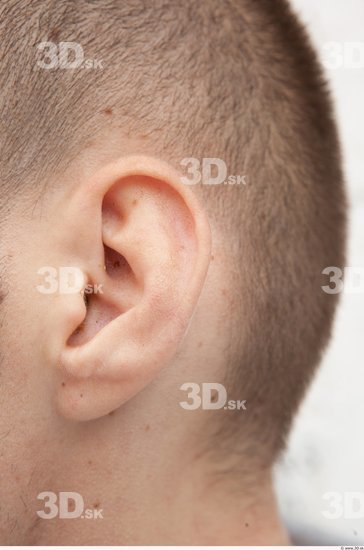 Ear Man White Casual Average