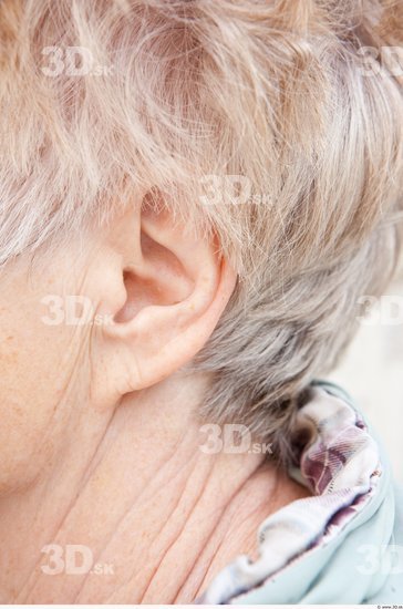 Ear Woman White Casual Average