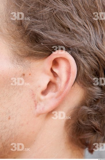 Ear Man White Average