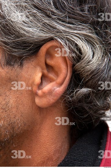 Ear Man White Average