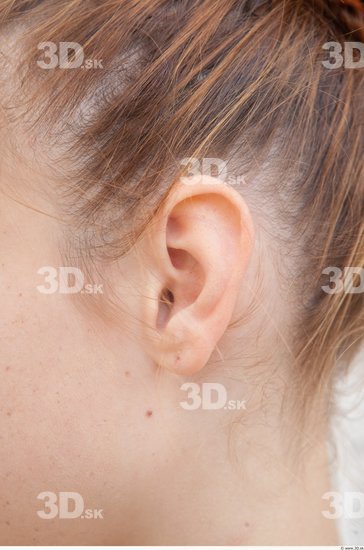 Ear Woman White Average