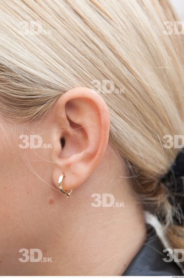 Ear Woman White Average