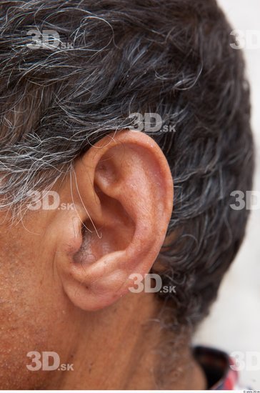 Ear Man White Average