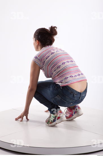 Kneeling poses of Kendra