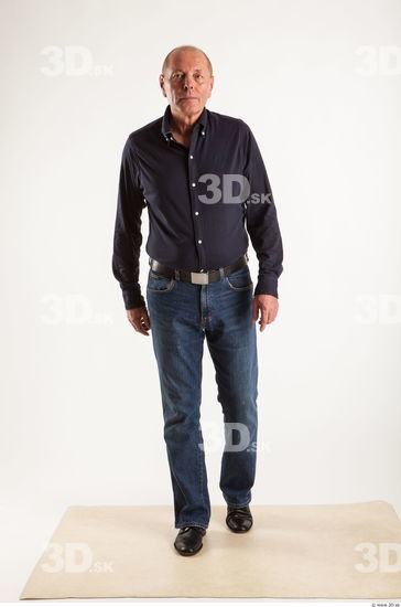 Walking pose blue deep shirt jeans of Ed