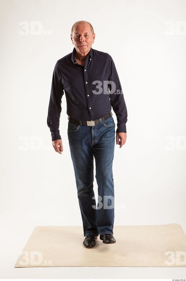 Walking pose blue deep shirt jeans of Ed