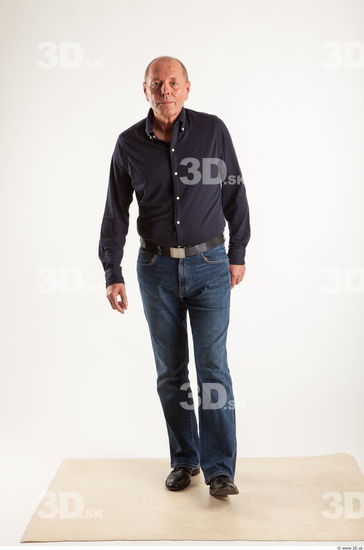 Walking pose blue deep shirt jeans of Ed