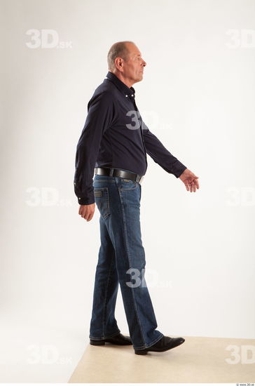 Walking pose blue deep shirt jeans of Ed