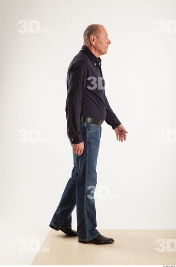 Walking pose blue deep shirt jeans of Ed