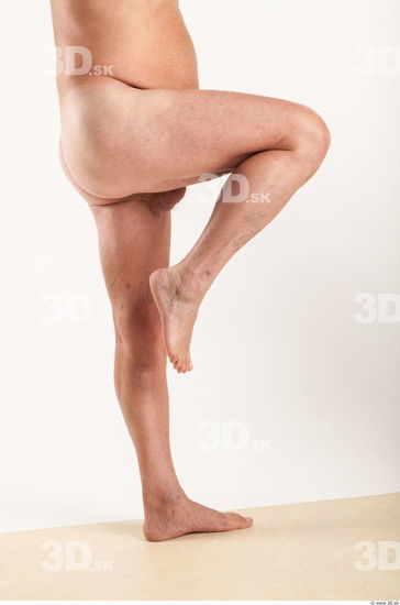 Leg moving pose of nude Ed