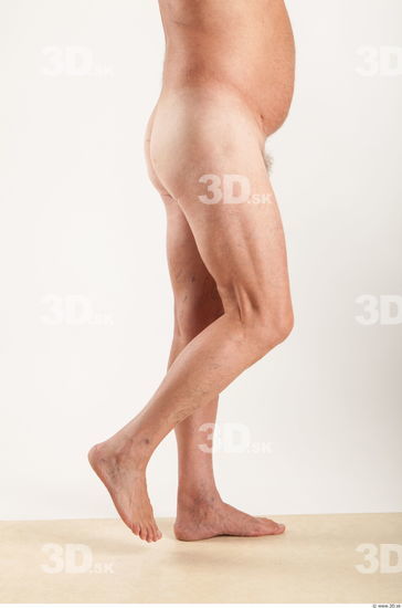 Leg moving pose of nude Ed