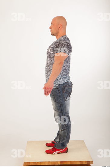 Whole body modeling reference blue jeans gray tshirt