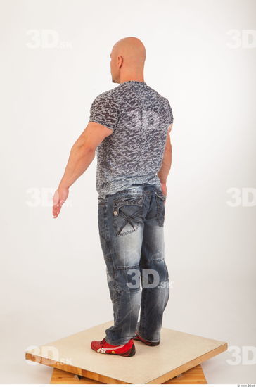 Whole body modeling reference blue jeans gray tshirt