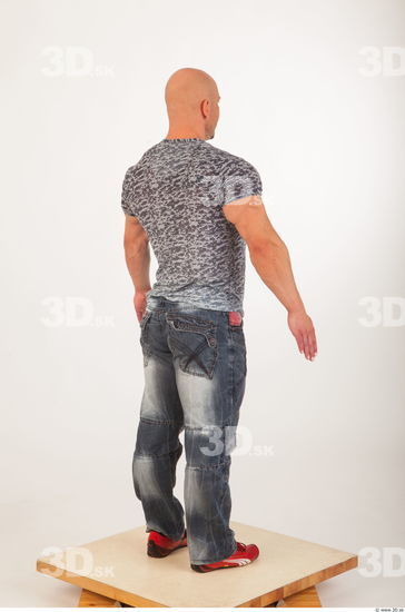 Whole body modeling reference blue jeans gray tshirt