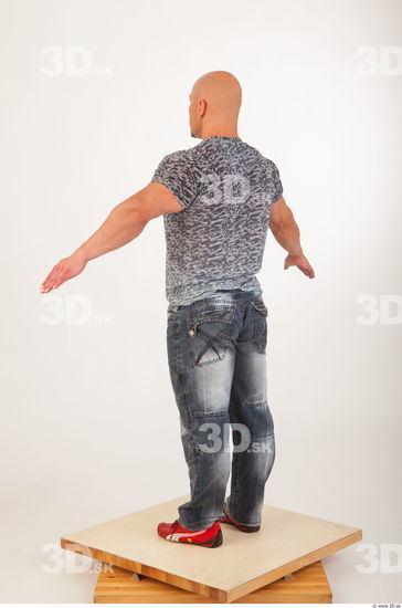 Whole body modeling reference blue jeans gray tshirt