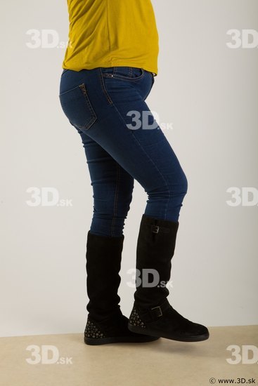 Leg flexing reference of yellow sweater blue jeans Gwendolyn