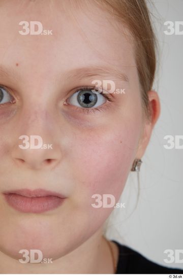 Eye Woman White Casual Average Kid Street photo references