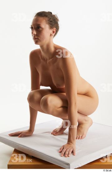 Isabella De Laa  kneeling nude whole body  jpg