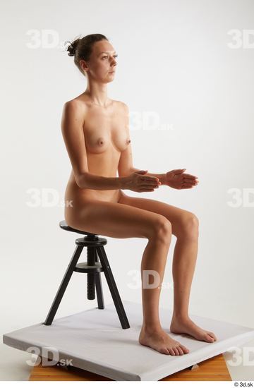 Isabella De Laa  nude sitting whole body  jpg