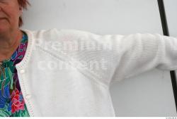 Arm Woman White Casual Average