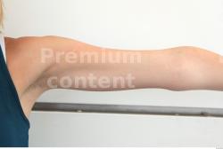 Arm Woman White Casual Average